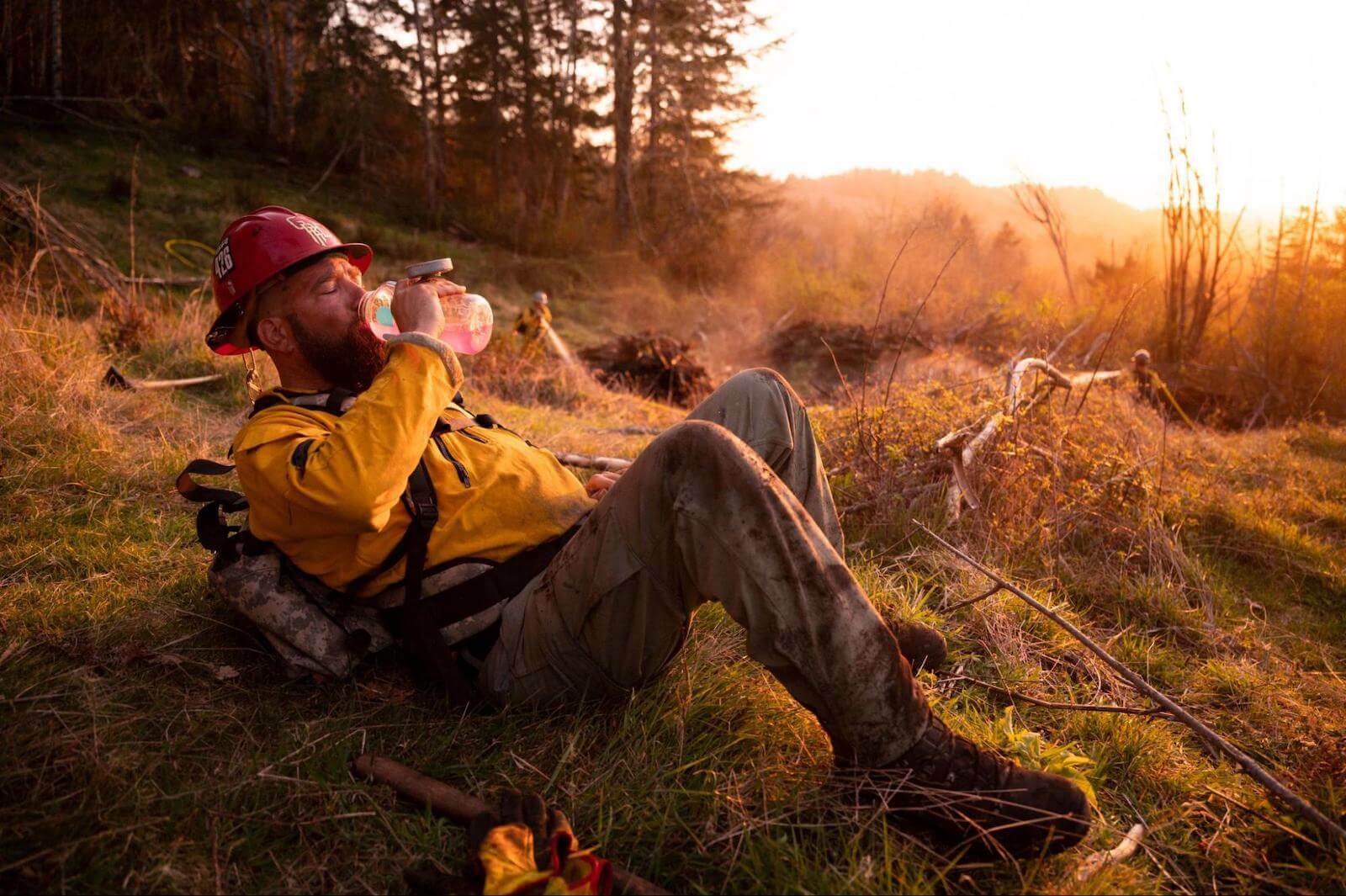 How to rehydrate fast: worker wearing a hard hat drinking DripDrop